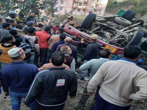 21 यात्री हुए घायल