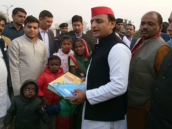 'सोनम गुप्ता' वाला नोट भी आया अखिलेश को याद