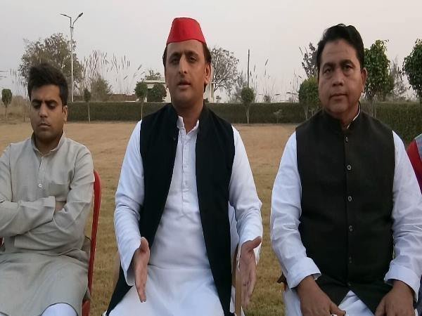 अखिलेश के लिए मामूली बच्चा नहीं है 'खजांची'