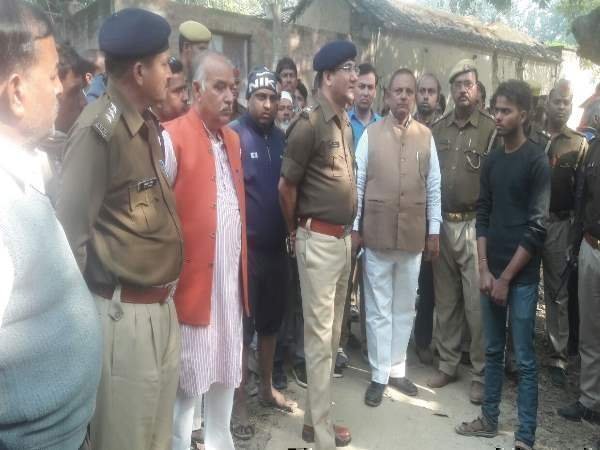 एसपी ने बीट सिपाही और दरोगा को किया लाइन हाज़िर
