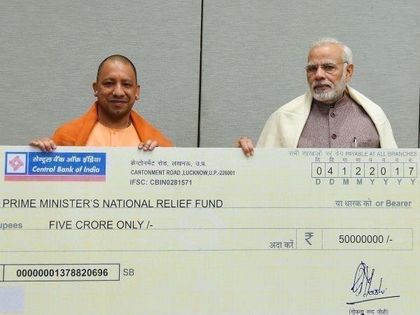 तूफान से गुजरात-मुंबई में दहशत