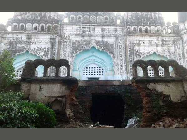 सीता कुंड के पास सामुदायिक रसोई के लिए पानी की थी महबूब ने