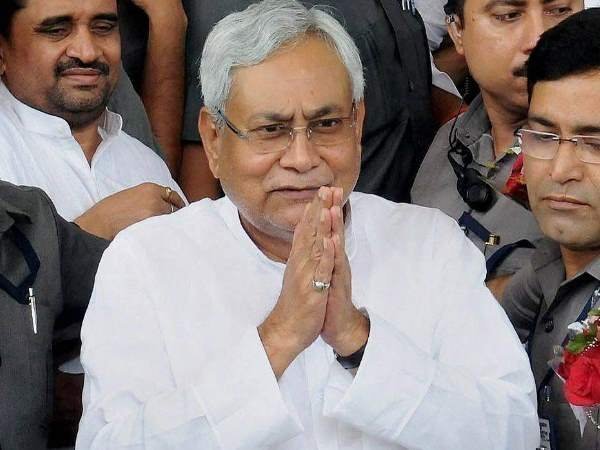 नीतीश, केजरीवाल से मोहभंग भी एक वजह