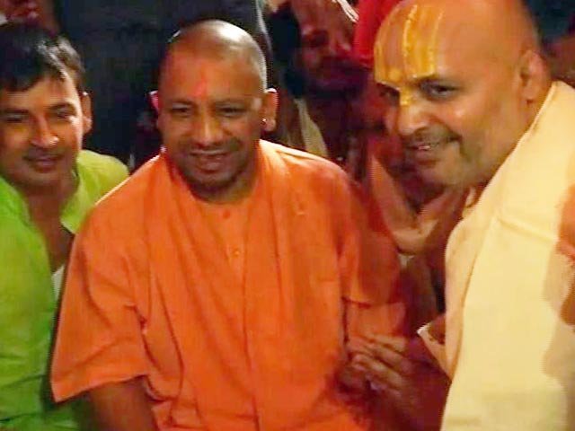 बेबसी और लाचारी पर आंसू बहा रहे हैं?