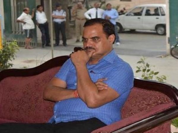 हार्ईकोर्ट ने बढ़ा दी आरएस यादव की मुश्किल