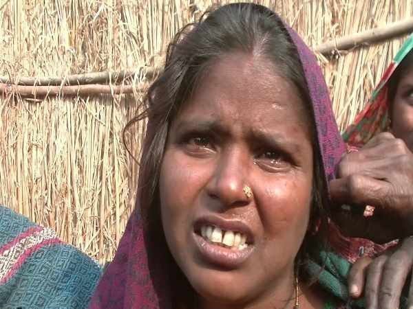 घर के सामने चारपाई पर मिली लाश