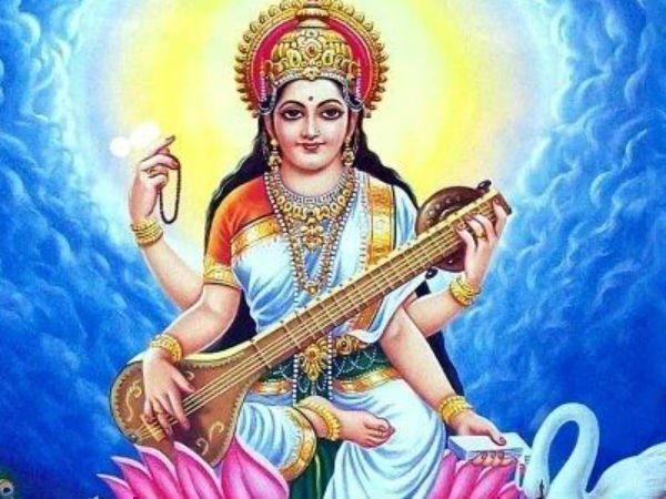 श्वेत वस्त्र पहनाएं