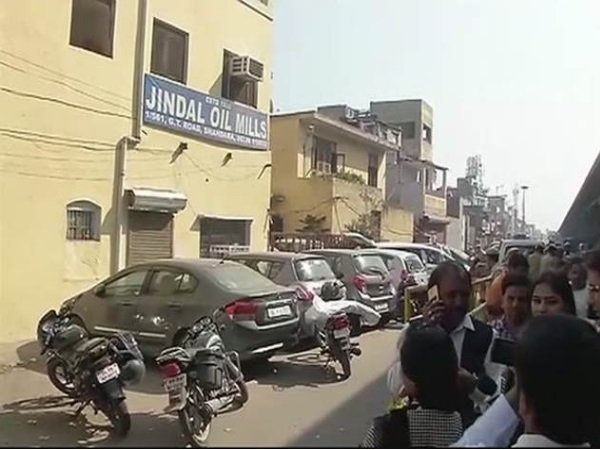 गार्ड राकेश का डांटने आई थी नुपुर जिंदल