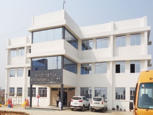बाथरूम में स्वीपर ने की रेप की कोशिश