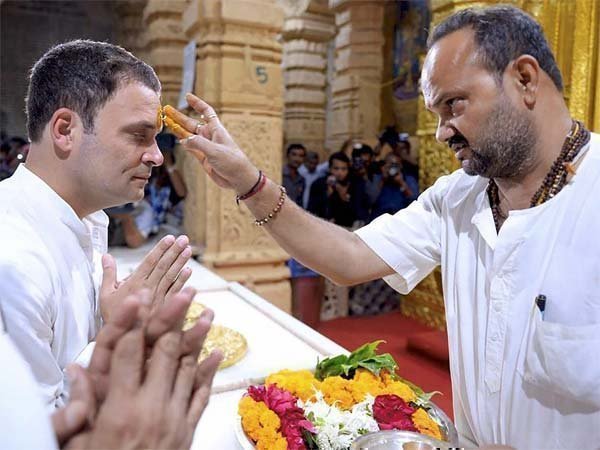 गुजरात के भविष्य की बात करिए