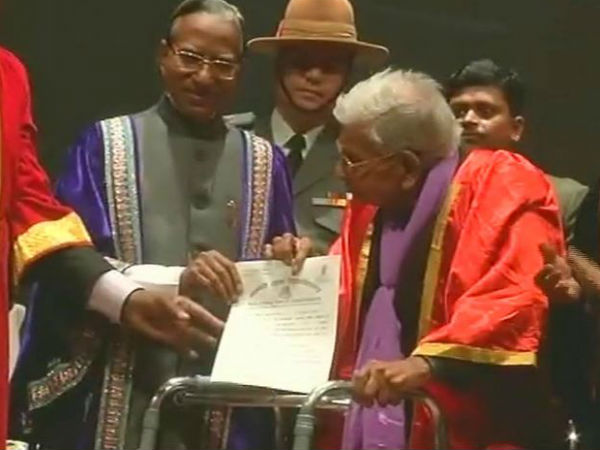 98-year-old Raj Kumar who passed MA examination from Patna's Nalanda Open University receives his degree 98-year-old Raj Kumar who passed MA examination from Patna's Nalanda Open University receives his degree