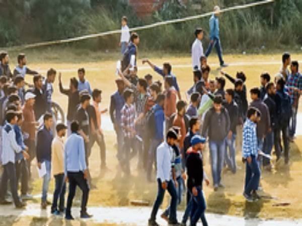 की गई फायरिंग और बमबाजी