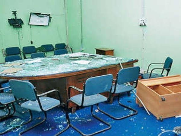 परीक्षा भवन में की गई तोड़फोड़, टला Exam