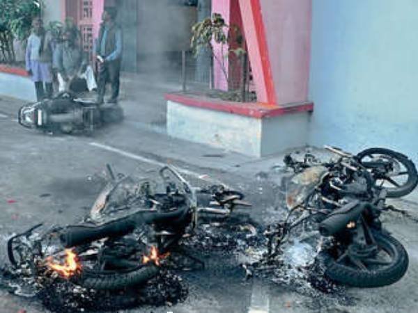 दो गुटों की मारपीट से बुलानी पड़ी फोर्स