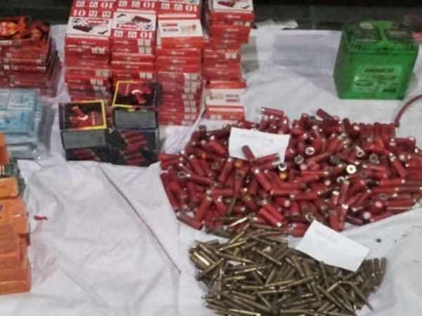 पुलिस के ऊपर जीप चढ़ाने की कोशिश