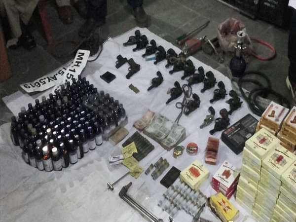 तीन की गिरफ्तारी