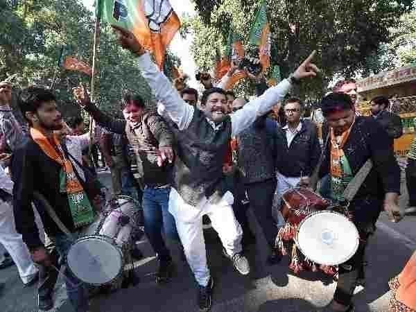 कांग्रेस पर पैसा लगाने वालों को फायदा
