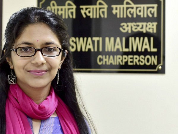 गुप अंधेरे में दयनीय स्थिति में लड़कियां