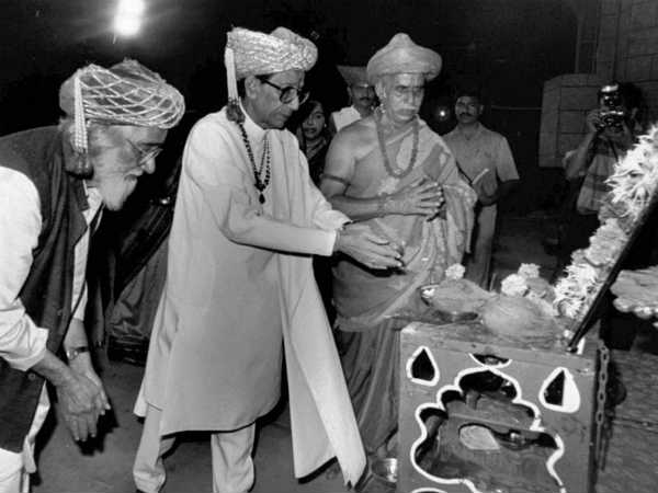 कार्टूनिस्ट के रूप में काम किया...