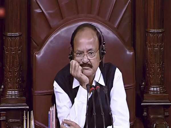 शीतकालीन सत्र के पहले दिन से हो रहा है हंगामा