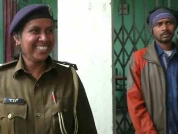 खुद-ब-खुद हुआ 'आ बैल मुझे मार'