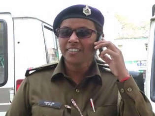 प्रेमिका को देख फूल गए हाथ-पाव