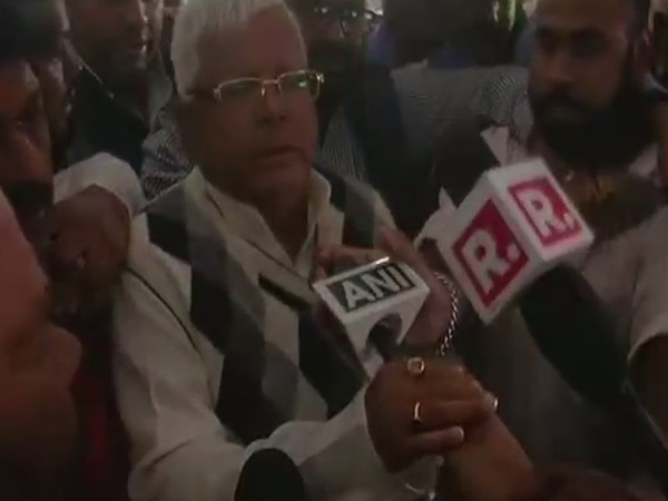 अंदर हैरानी भरी नजरों से देखते रहे लालू और बाहर समर्थक रोते रहे