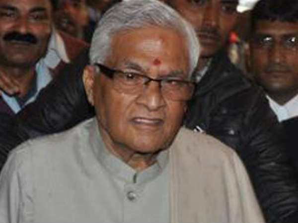 प्राध्यापक के रूप में अपना करियर शुरू किया