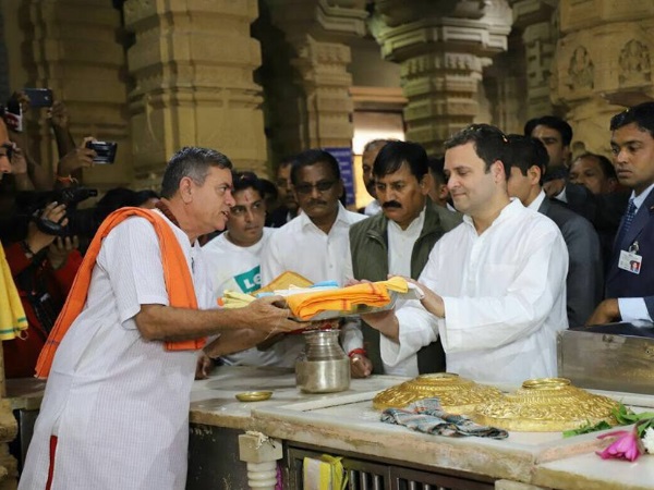 गुजरात दौरे पर राहुल गांधी, सोमनाथ मंदिर में की पूजा