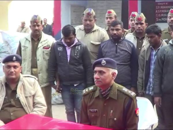 पुलिस ने सामान किए जब्त
