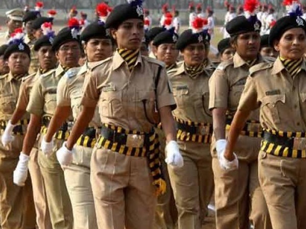 आयु सीमा, आवेदन शुल्क और आखिरी तारीख
