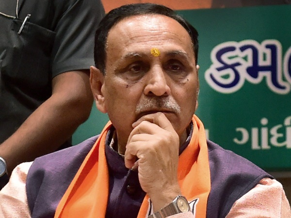 गुजरात में सालों से तय है शपथ का समय