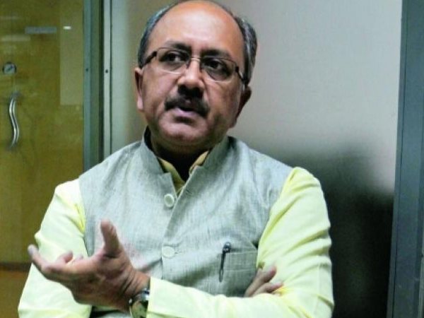 स्वास्थ्य मंत्री ने सीएमओ को हटाया