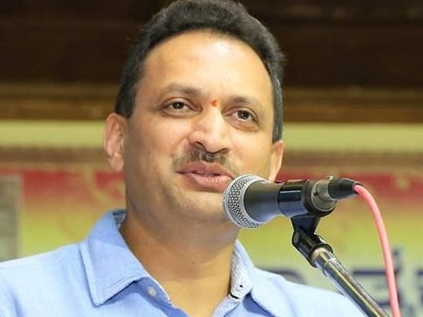 ये सेक्युलर कौन लोग हैं? इनका कोई मां-बाप नहीं