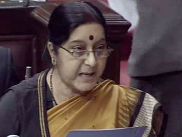 विधवा की तरह पेश किया गया