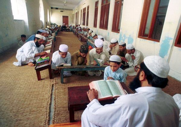 अंग्रेजी पढ़ते हैं तो संस्कृत में क्या दिक्कत है?