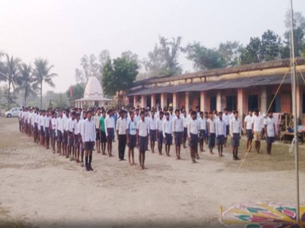 तलवार और राइफल चलाने की दी गई ट्रेनिंग