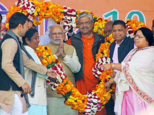 तमाम योजनाएं है गिनाने को