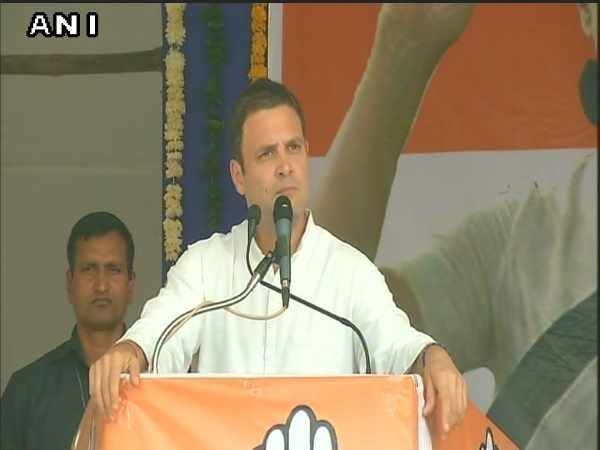 मोदी जी, चीन-पाक की बात करते हैं लेकिन गुजरात की नहीं: राहुल गांधी मोदी जी, चीन-पाक की बात करते हैं लेकिन गुजरात की नहीं: राहुल गांधी