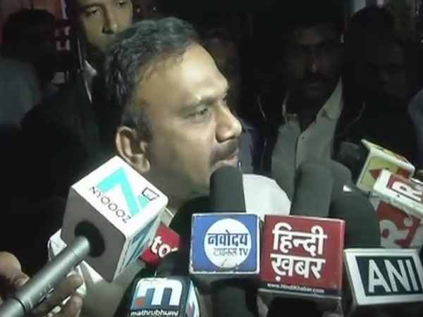 दो कंपनियों की मदद कर रहे थे राजा