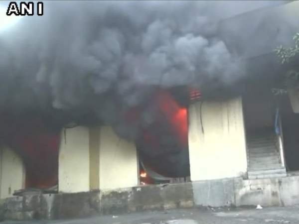 Maharashtra fire broke out 16 godowns in Sagar Compound Bhiwandi 50 people rescued Maharashtra fire broke out 16 godowns in Sagar Compound Bhiwandi 50 people rescued