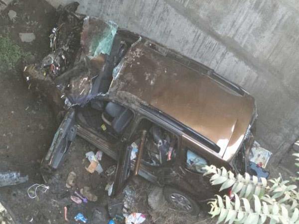 Two dead and five seriously injured in a Car Accident, Pune Two dead and five seriously injured in a Car Accident, Pune