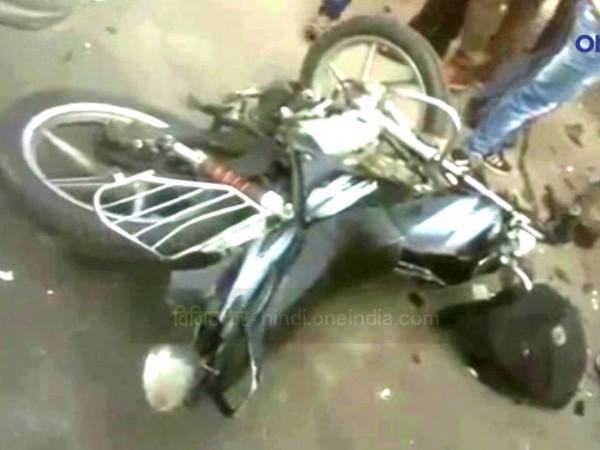 Drunk people hit other vehicles on the road in Kanpur Drunk people hit other vehicles on the road in Kanpur