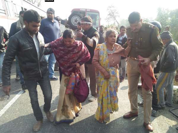 Haridwar Six people critically injured in a collision between two vehicles on Najibabad National Highway Haridwar Six people critically injured in a collision between two vehicles on Najibabad National Highway