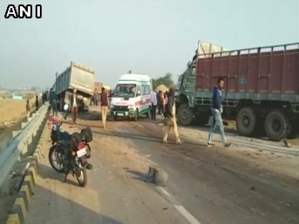 Kanpur: Four People died in a gruesome truck accident Kanpur: Four People died in a gruesome truck accident