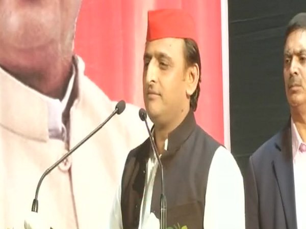 Up Civic Polls 2017: अखिलेश बोले जहां बैलेट से चुनाव हुए वहां के सिर्फ 15 % सीटें जीती भाजपा, EVM से हुए चुनाव में 46% सीट Up Civic Polls 2017: अखिलेश बोले जहां बैलेट से चुनाव हुए वहां के सिर्फ 15 % सीटें जीती भाजपा, EVM से हुए चुनाव में 46% सीट