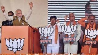 गुजरात चुनाव में इस बार "हिंदुत्व" का मुद्दा कहां गया? गुजरात चुनाव में इस बार "हिंदुत्व" का मुद्दा कहां गया?