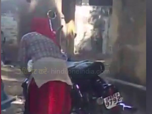 A woman beaten by policeman and then she fired his bike in Kanpur A woman beaten by policeman and then she fired his bike in Kanpur