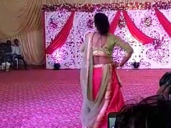 BJP woman leader Aparajitas dance Video Viral in Varanasi BJP woman leader Aparajitas dance Video Viral in Varanasi