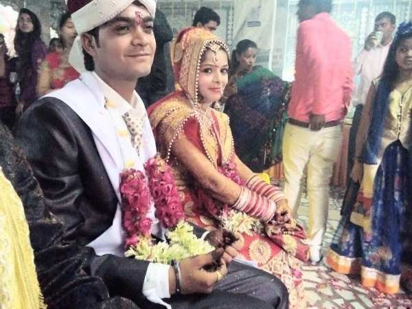 Dead body of a newly Married Girl found hanged in Mainpuri Dead body of a newly Married Girl found hanged in Mainpuri
